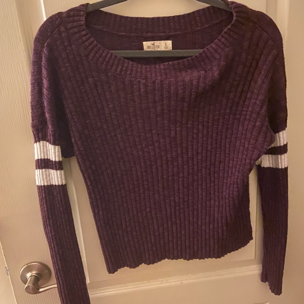 Hollister- Long sleeve sweater